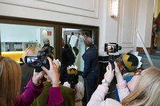 Naumburger Sternsinger zu Besuch beim Hessischen Ministerpräsidenten Volker Bouffier (Foto: Karl-Franz Thiede)